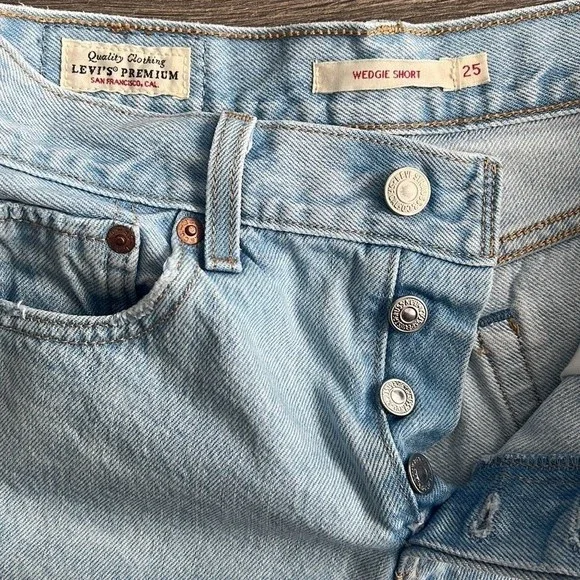 LEVI'S Wedgie Short Light Blue Wash Awesome Street High Rise Raw Hem US 25 - Picture 4 of 12